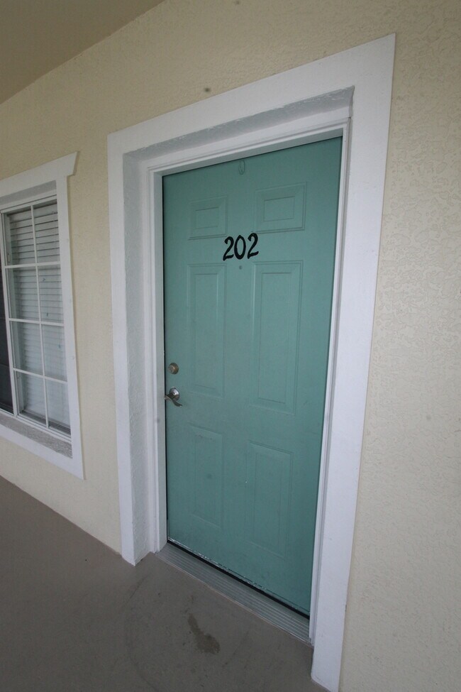 Building Photo - ***GREAT LOCATION***WORKING TO GET NEW PHO...