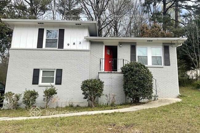 Building Photo - 982 Hutchens Rd SE