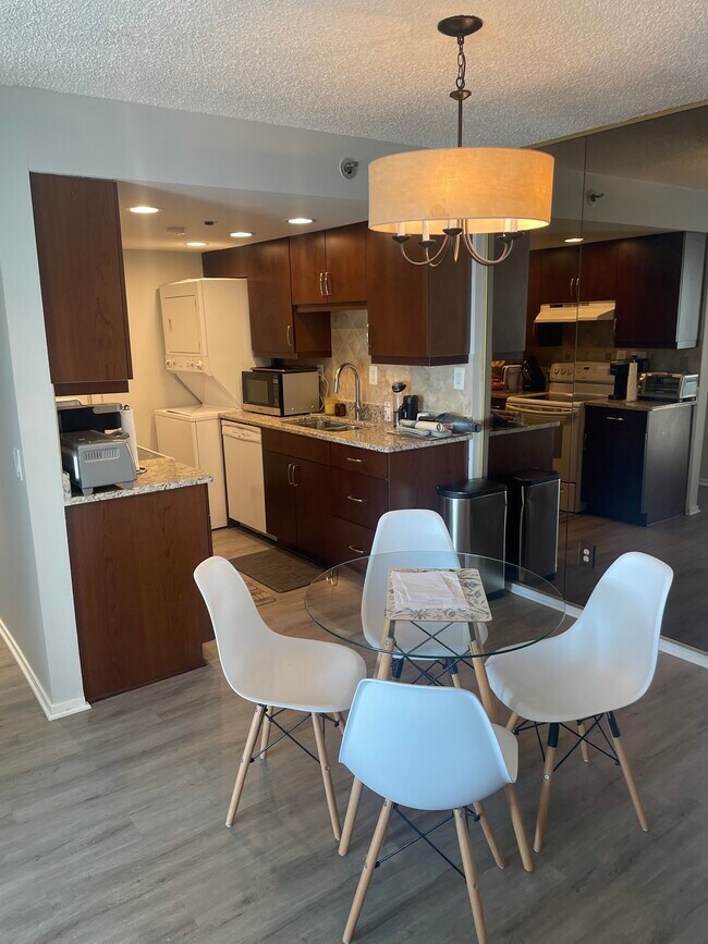 Foto del edificio - 5911 Edsall Rd