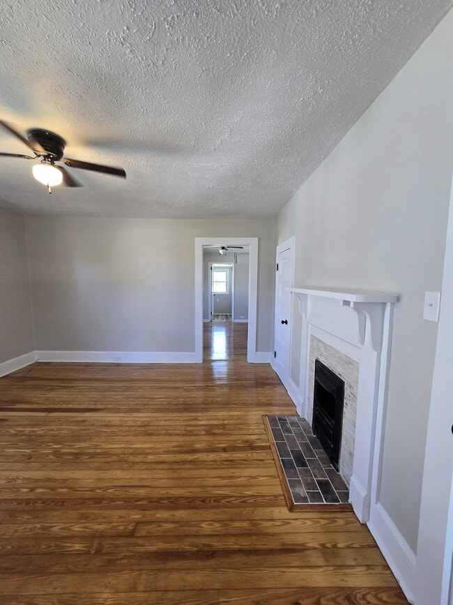 Foto del edificio - 880 Franklin Turnpike