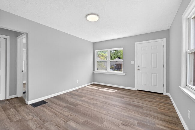 Building Photo - 1406 E 18th Ave
