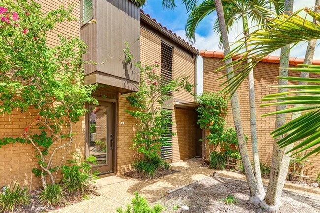 Foto del edificio - 11 Sandy Cove Rd