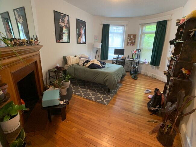 Building Photo - 191 Winthrop Rd