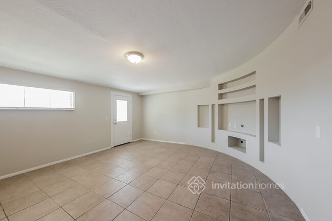 Building Photo - 5727 W Altadena Ave