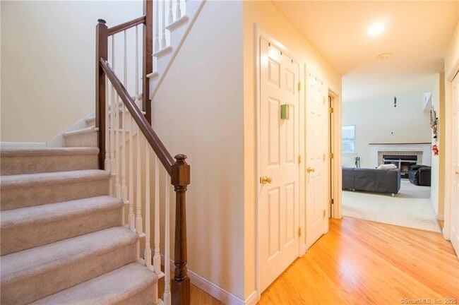 Building Photo - 302 Limner Cir
