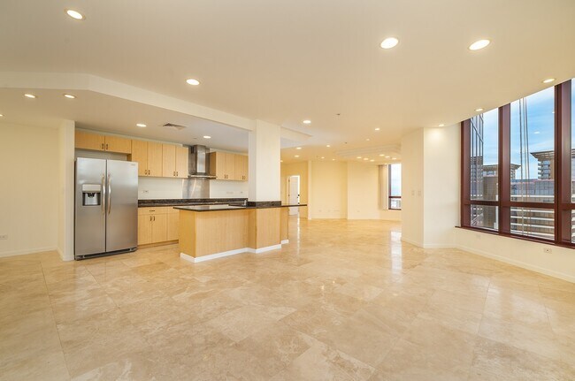 Building Photo - (2BR/2.5BA/3PKG in Imperial Plaza, Honolulu)