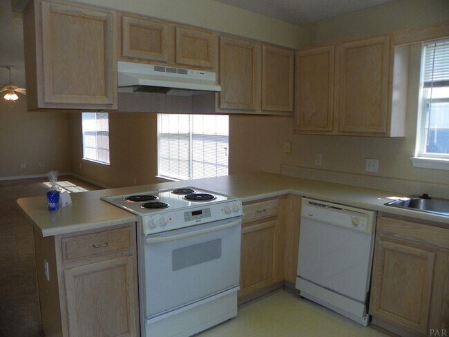 Building Photo - 5567 Millbend Pl