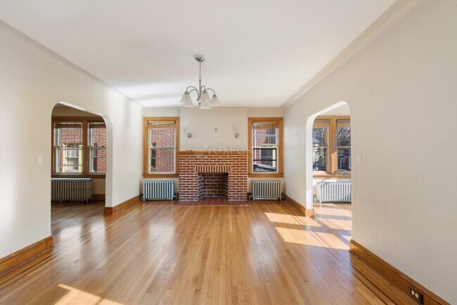 Building Photo - 87 E 236th St