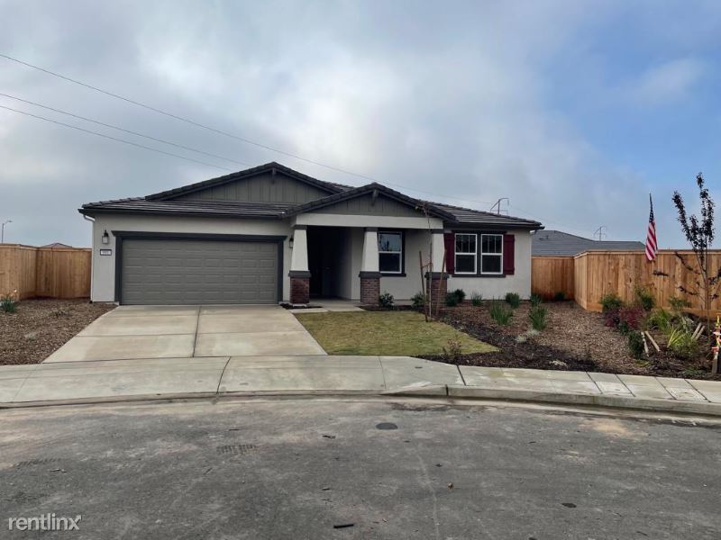 5 br, 3 bath House 991 S McKelvey Ave House for Rent in Fresno, CA