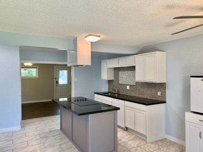 Building Photo - Delightful Two Bedroom near Maxey Park Pre...