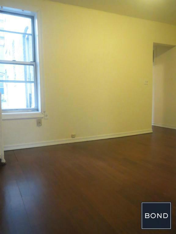 Building Photo - 406 W 44th St