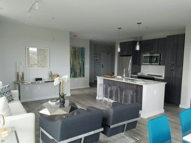 Kitchen - 640 Boston Ave