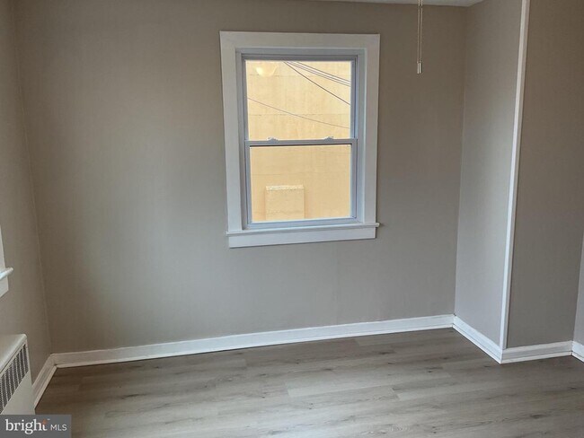 Foto del edificio - 5 E Main St