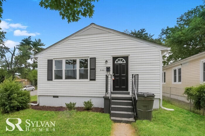 Primary Photo - Easy living in this 3BR 1BA home