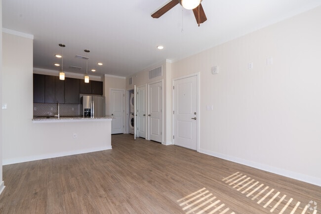 1BR, 1BA - 688SF - Livingroom - The Fountains