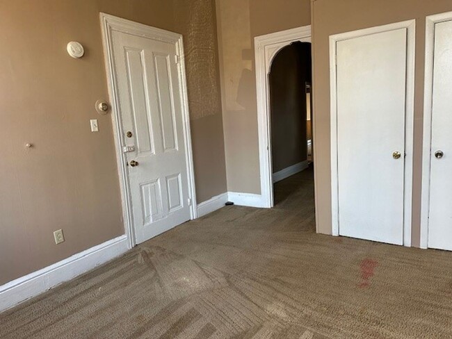 Building Photo - 1st Floor 1 Bedroom 1 Bathroom Apartment F...