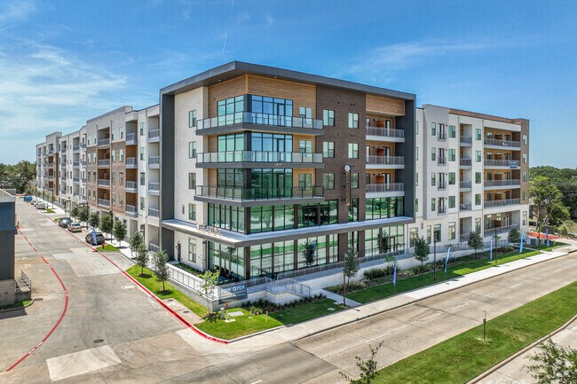 Building Photo - Presidium Valley View