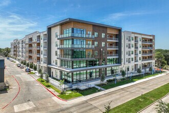 Building Photo - Presidium Valley View