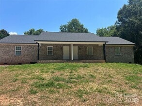 Building Photo - 733 3rd St