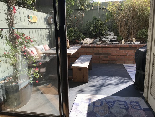 Patio al aire libre - 2663 S Centinela Ave