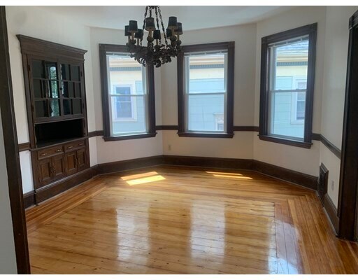 Building Photo - 35 Waldeck St