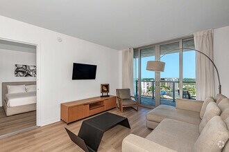 Building Photo - 2602 E Hallandale Beach Blvd