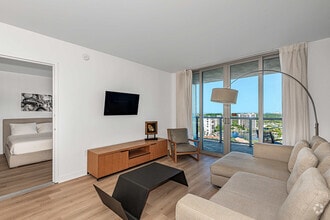 Building Photo - 2602 E Hallandale Beach Blvd