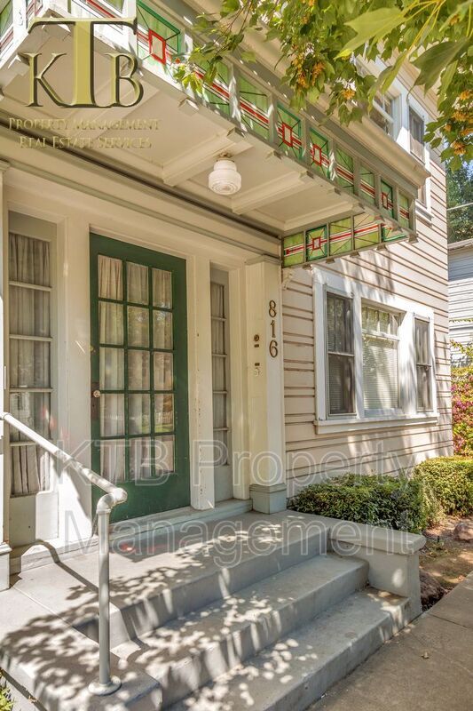Building Photo - 816 22nd St
