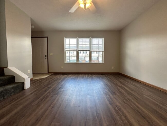 Building Photo - 219 Crossing Dr