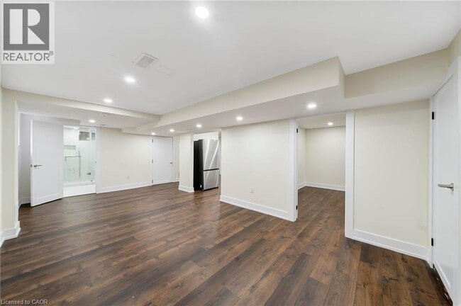 Building Photo - 78 Leaside Dr