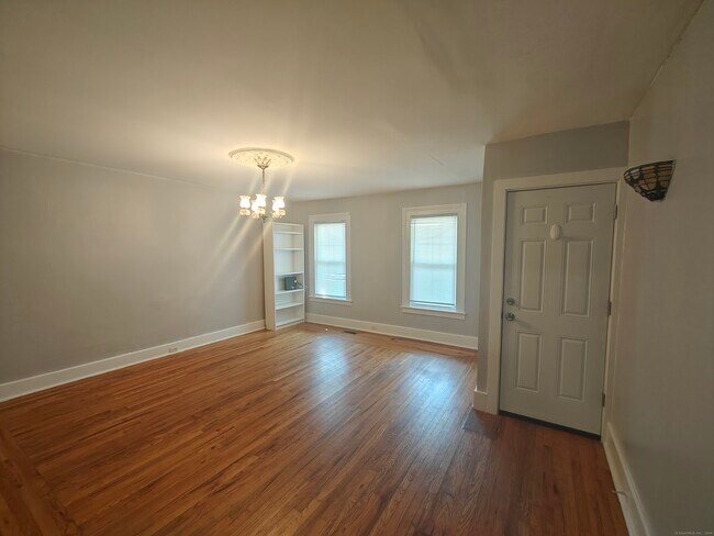 Building Photo - 213 Willow St