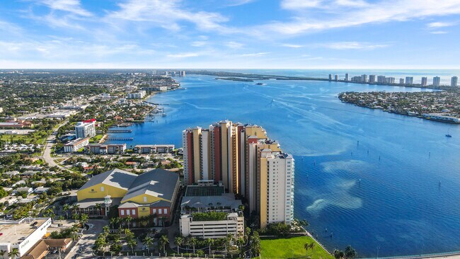 Foto del edificio - 2650 Lake Shore Dr