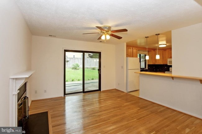 Building Photo - 6803 Vantage Dr