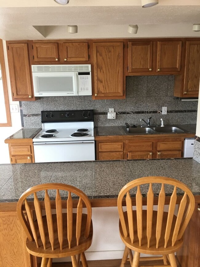 Foto del edificio - ONE MONTH FREE! Pet-friendly 1 BD/1 BA in ...