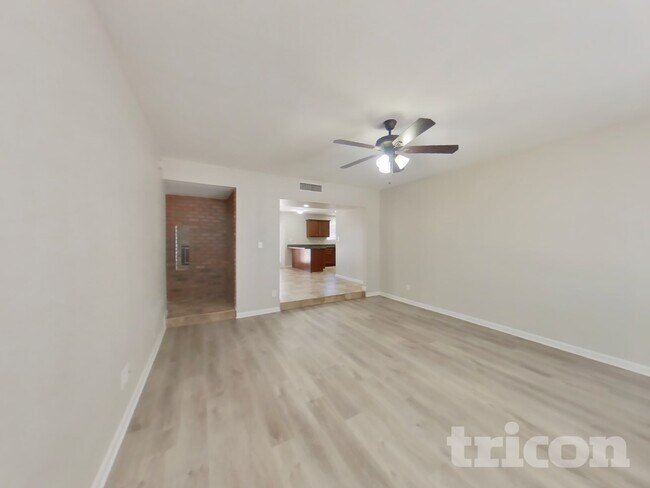 Foto del edificio - 9215 N 39th Dr