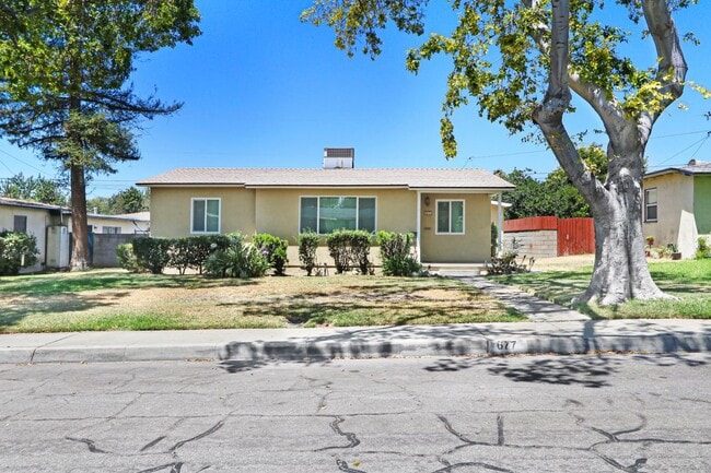 Building Photo - 677 N Tulare Way