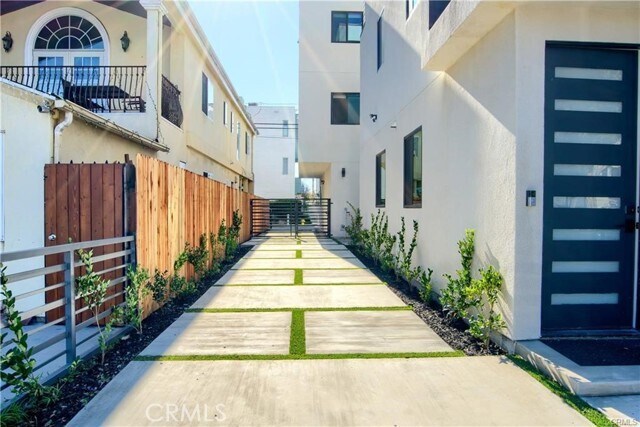 Building Photo - 4457 S Slauson Ave