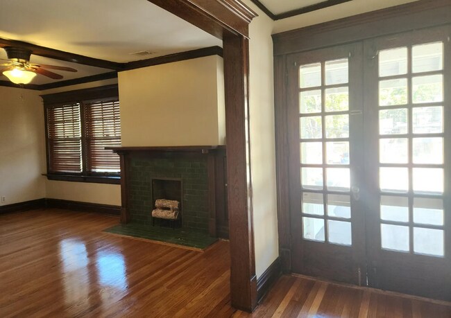 Building Photo - 811 E 39th St