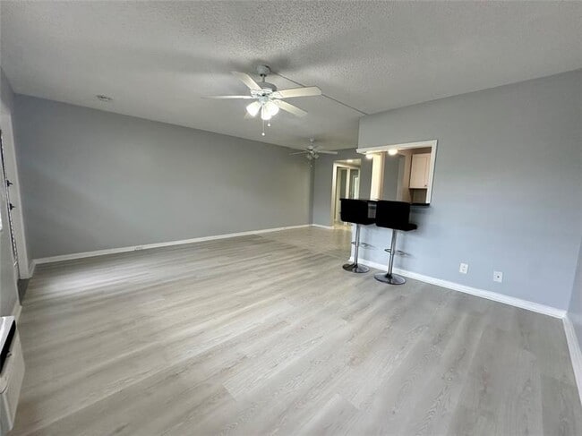 Building Photo - 254 Newport P