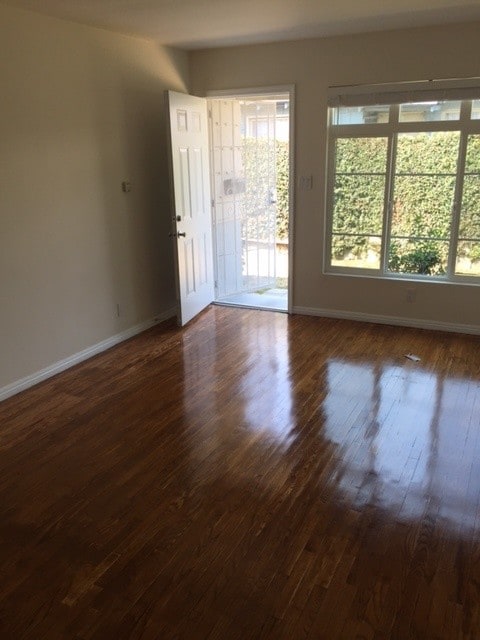 Foto del edificio - 2512 N Buena Vista St