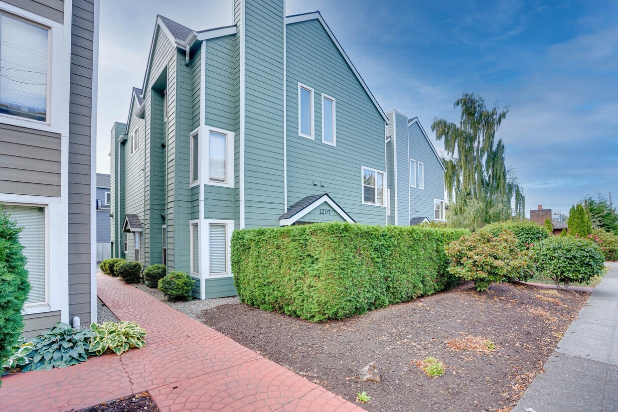Primary Photo - 1209 NW 85th St #205 Seattle, WA 98117 $2,...