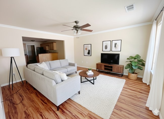Building Photo - Cute  duplex in the Silo School District