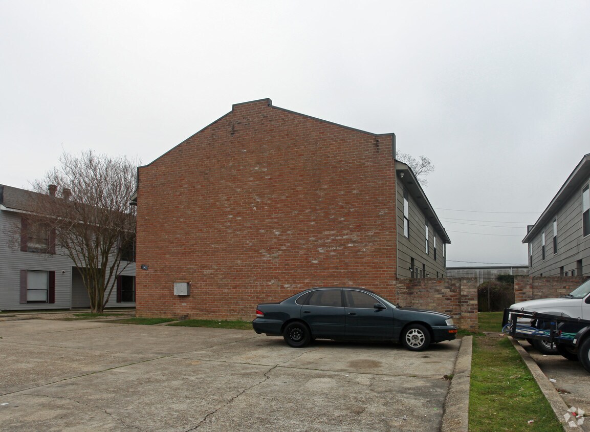 Primary Photo - 1910 Southpointe Dr
