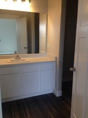 Building Photo - Beautiful Edge Condo