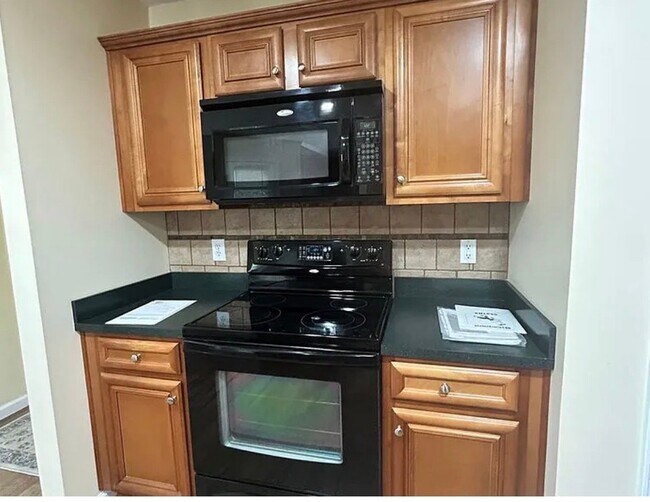 Foto del edificio - 4031 Somerset Ct