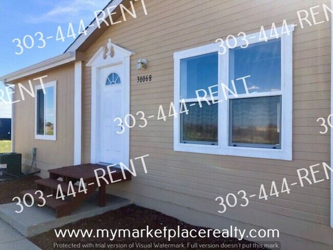 Building Photo - Beautiful 3 Bedroom and 2 Bathrooms Home t...