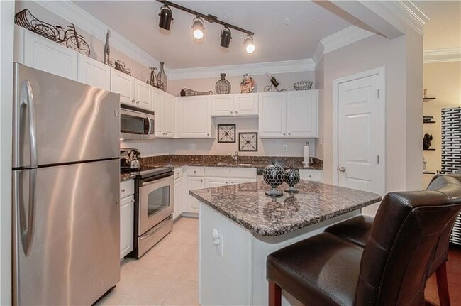 Building Photo - 1850 Cotillion Dr