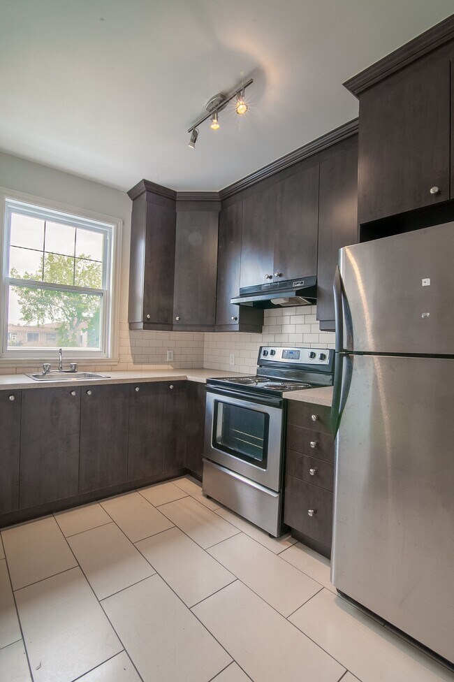 Building Photo - 5550 Rue Snowdon