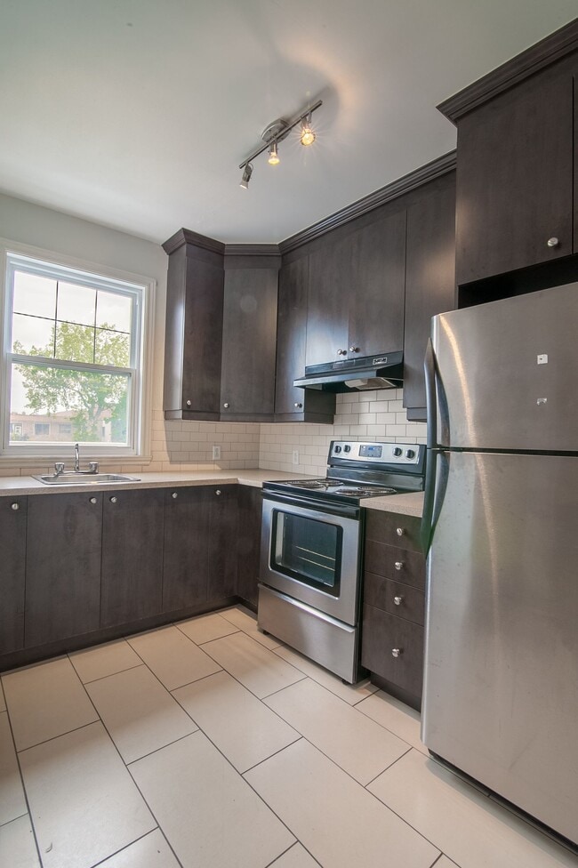 Photo du bâtiment - 5550 Rue Snowdon