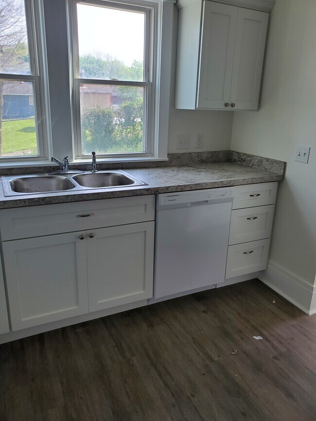 Foto del edificio - 352 31st St NW